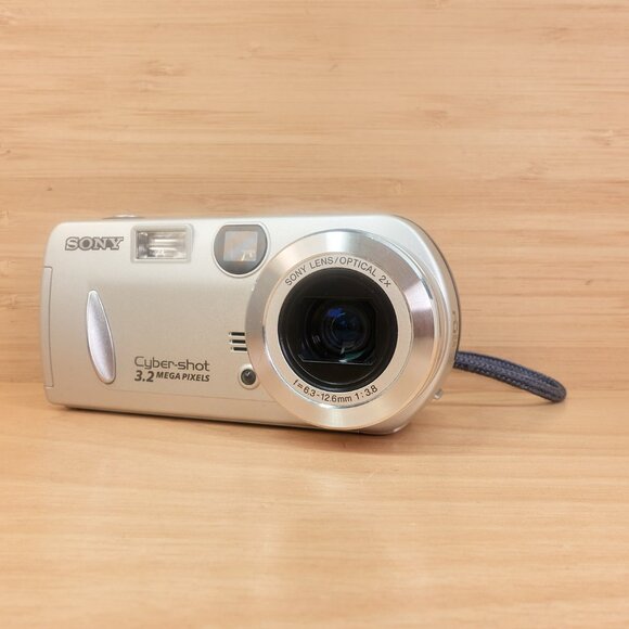 Vintage Sony Cyber-shot DSC-P52 / 3.2MP Digital Camera / Silver / Made in Japan - Picture 2 of 8